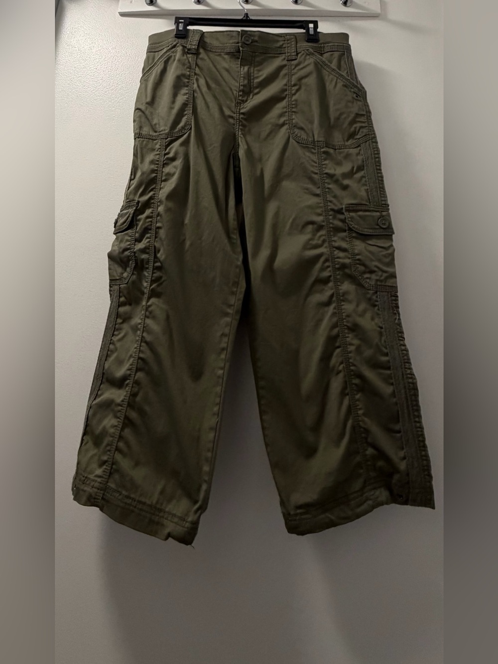 Style & Co. Olive Green Cargo Capri Pants Size 12 Stretch Cotton